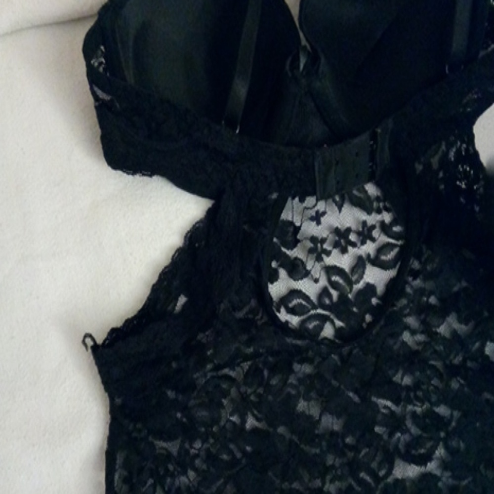Lingerie - Picture 4 of 6